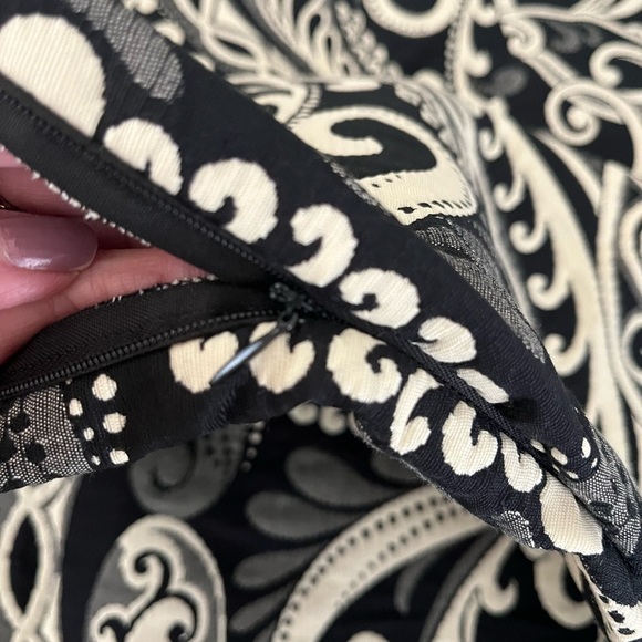 The Pillow Collection Made in USA Pillow Covers 24”x26” Black, Gray, Ivory - Picture 4 of 4